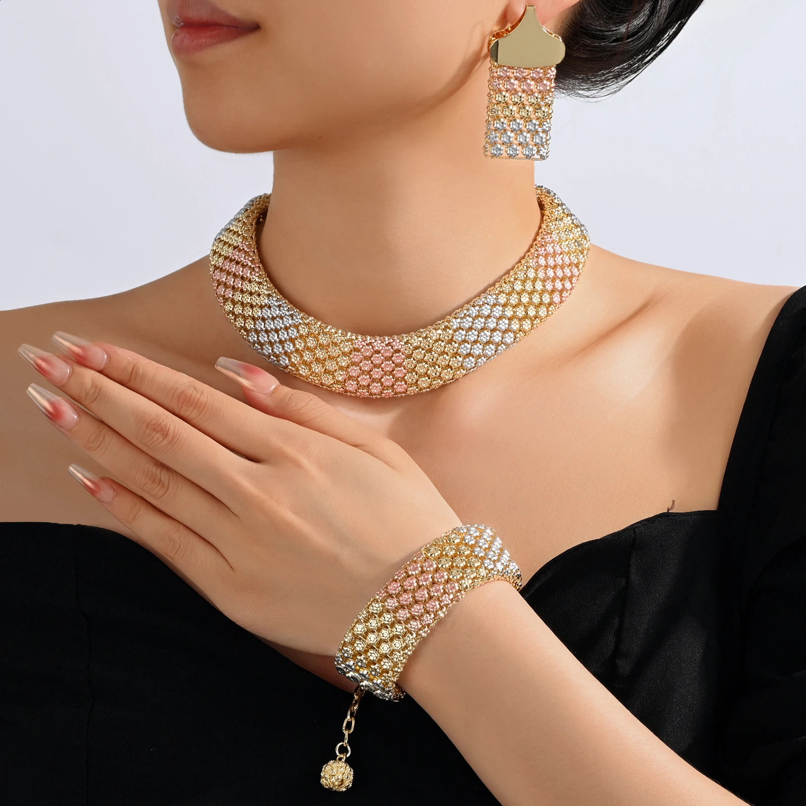 Dubai Jewelry Set Big Necklace Ethnic Style Bracelet Earrings for Women Elegant Bridal Wedding Accessories 250417
