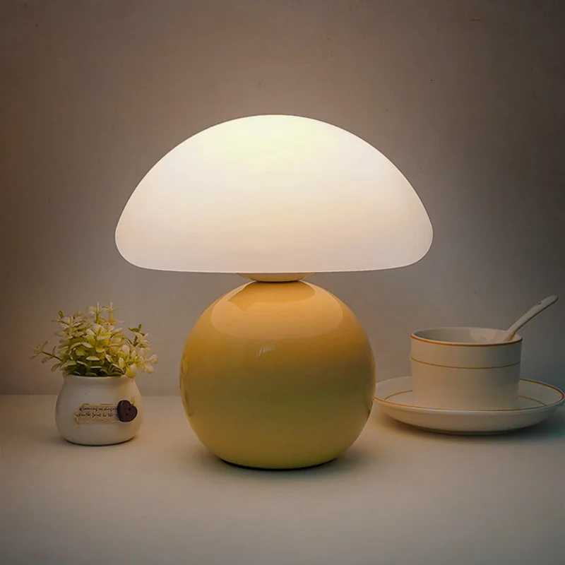 Advanced Light Luxury Vintage Glass Atmosphere Night Light Bedroom Bedhead Personalized Mushroom Atmosphere Desk LampM251125