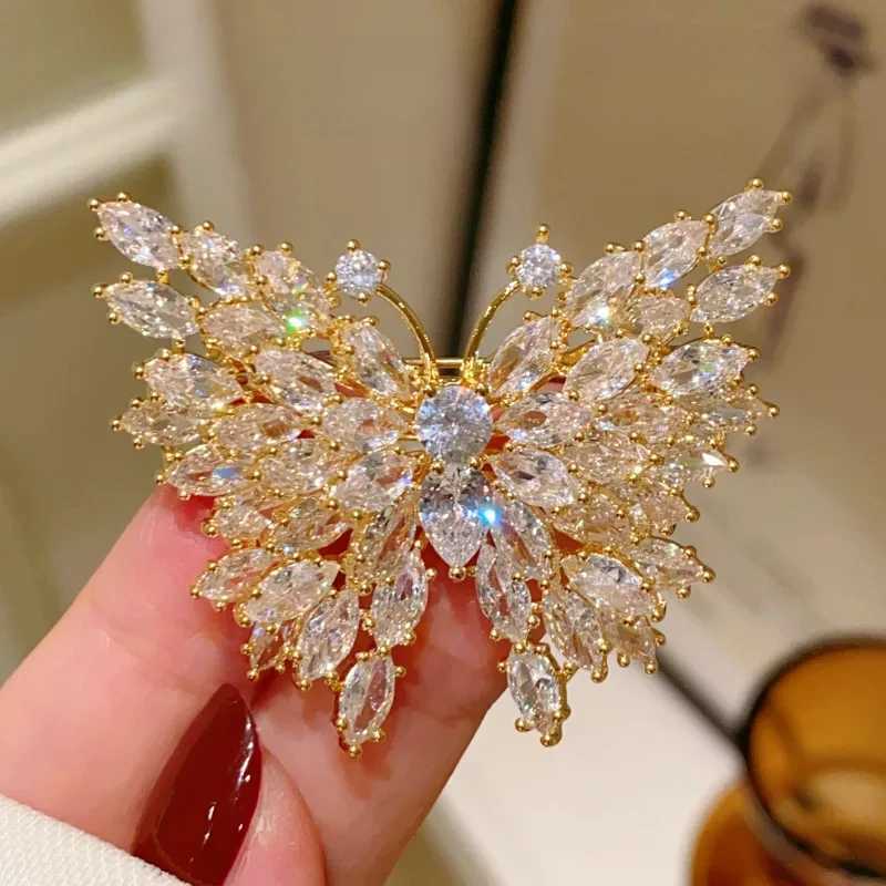 Elegant Style Butterfly Shaped Inlaid Zircon Copper Material Brooch Fashionable And Atmospheric WomenS Jewelry J251125