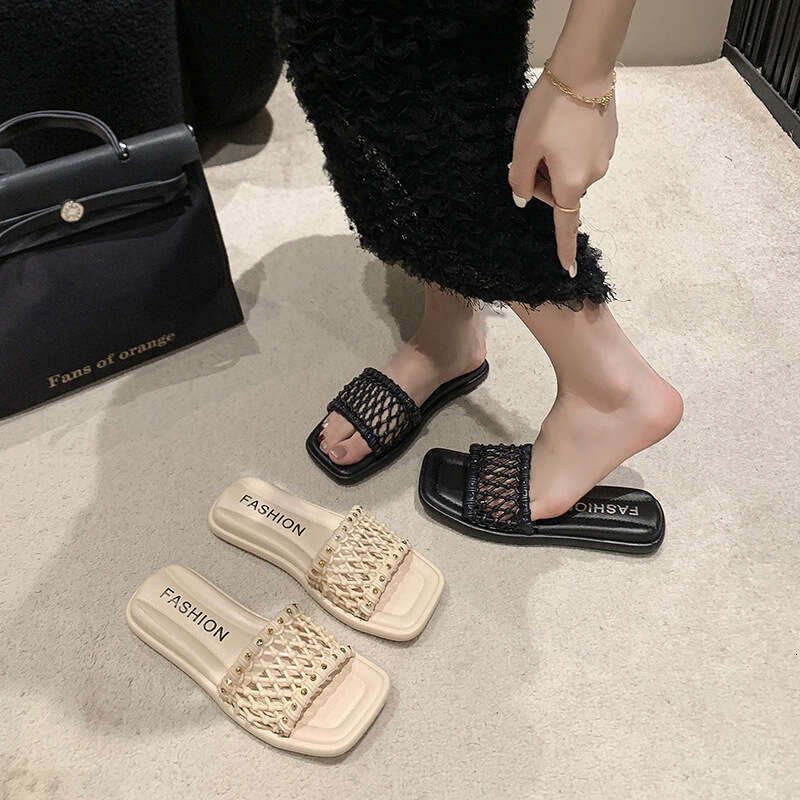 Trendy brand niche high-end cool summer outdoor wear, new temperament, flat bottomed woven beach slippers for women
