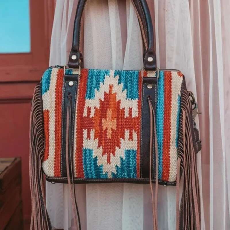 Designer Bag 2025 Bohemian Ethnic Style Cotton Linen Hand-Woven Tassel Decorated Women European American Retro Single Shoulder Crossbody Bag Luxury Ba