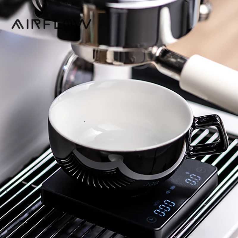 AIRFLOW Ceramic Coffee Cup Professional Embossed Latte Cup 240ml With Handle Milk Tea Cup Latte Espresso Vintage Coffee Mug Y251125