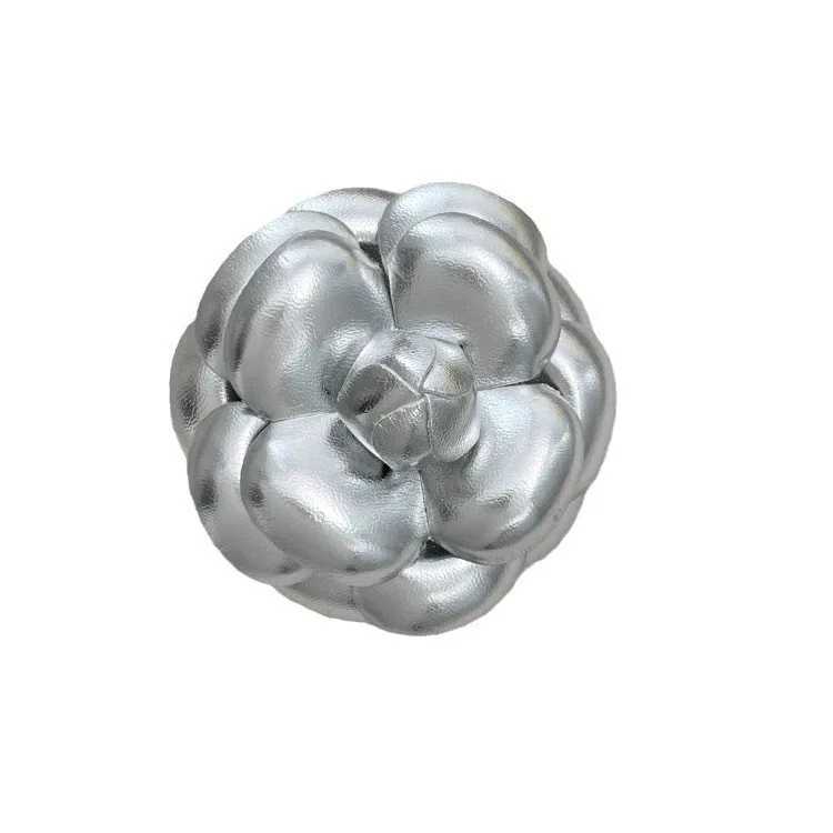 Womens Camellia Leather Rose Flower Brooch High-end Luxury Temperament Unique Suit Lapel Pin Dress Chest Flower J251125