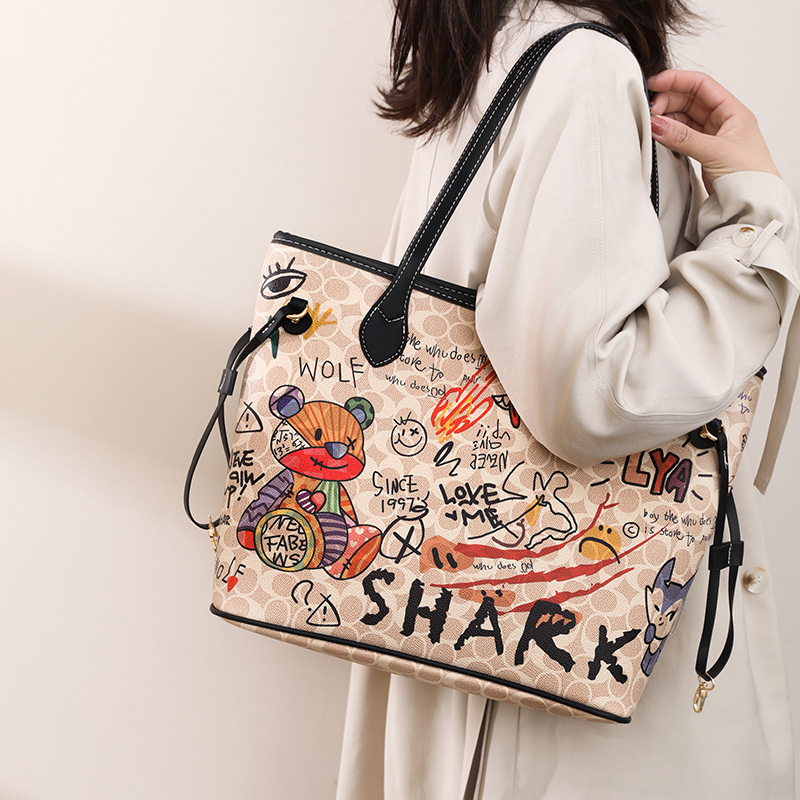 Designer bag free shipping 2025 fashionable high-end texture printed teddy bear graffiti tote bag handbag large capacity shoulder bag for womens