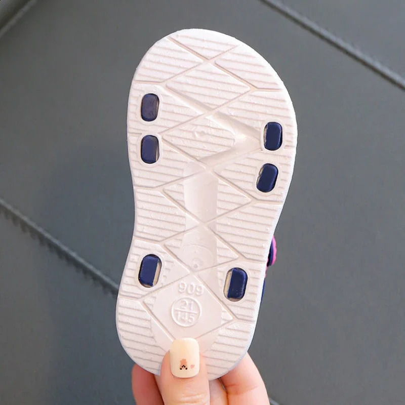 Fashionable childrens sandals baby shoes boys soft soled non slip sandals boys and girls sandals childrens shoes summer beach 2-10 years 250424
