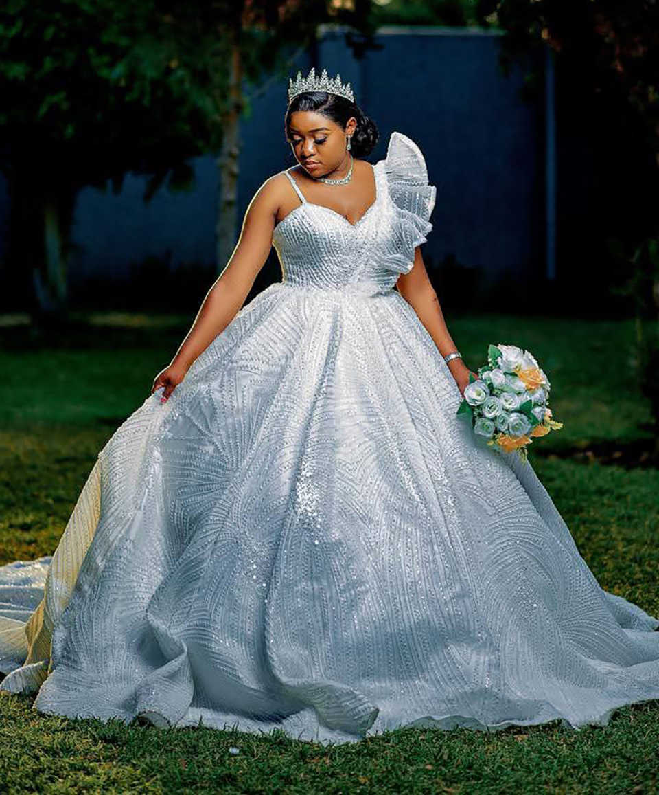 Vintage A Line Women Wedding Dress Sweetheart Neck Sleeveless Spaghetti Straps Bridal Gowns Pearls Lace Up Sweep Train Dress Custom Made