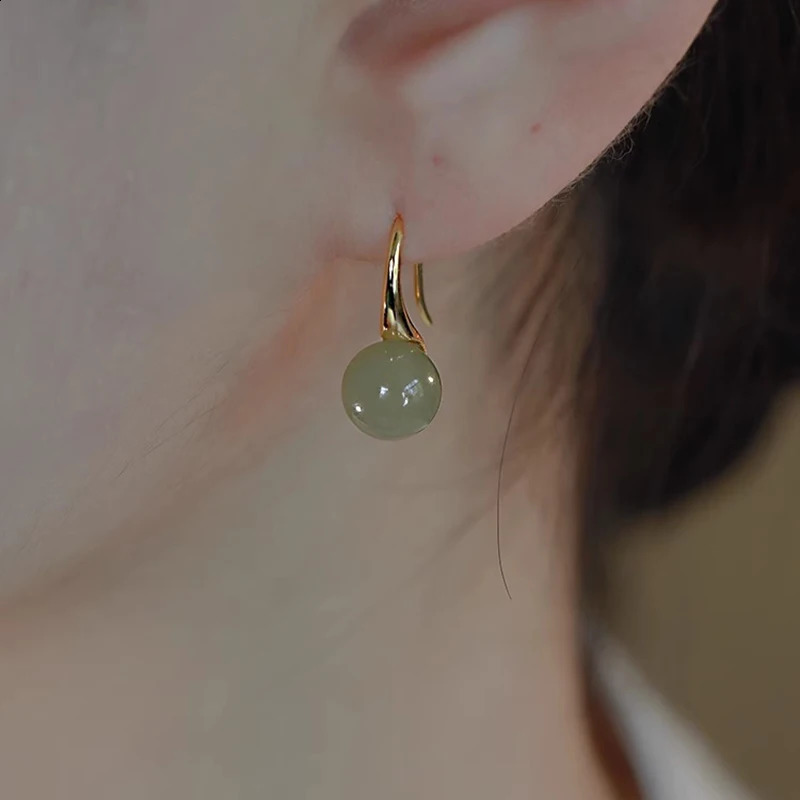 *925 silver needle with pearl earrings hanging at the back light unique high sensation 250422