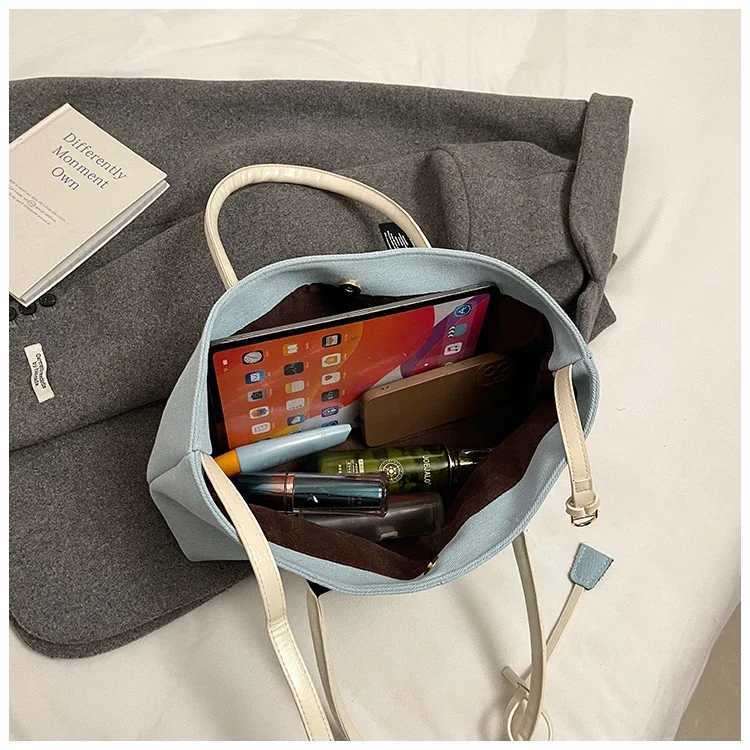 A simple and casual large capacity single shoulder handbag suitable for womens new fashion and universal handbags in 2025 W250421