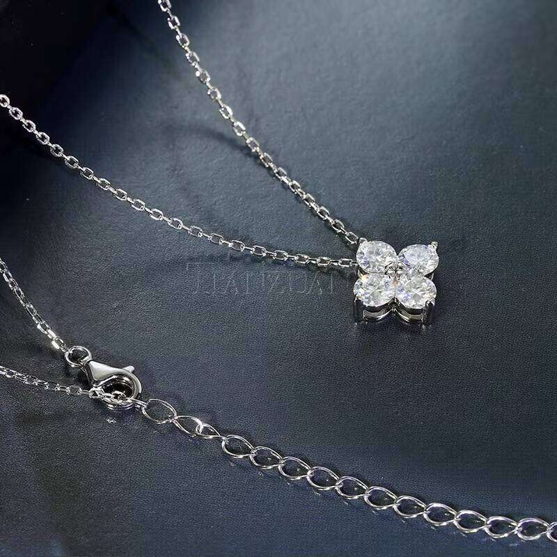 Sterling Sier Four-Leaf Lucky Clover with 4mm Round Cut D/VVS White Diaspore Pendant Necklace