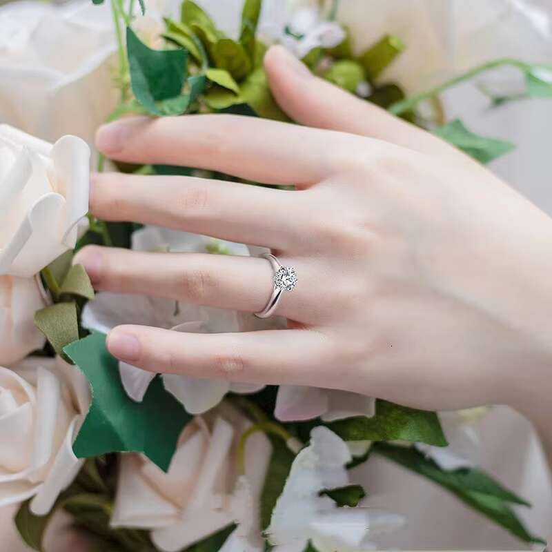 New 6 Claws Classic Design Large Simulated Diamond Platinum 1.2Ct Moissanite Wedding Rings for Women Wedding Jewelry