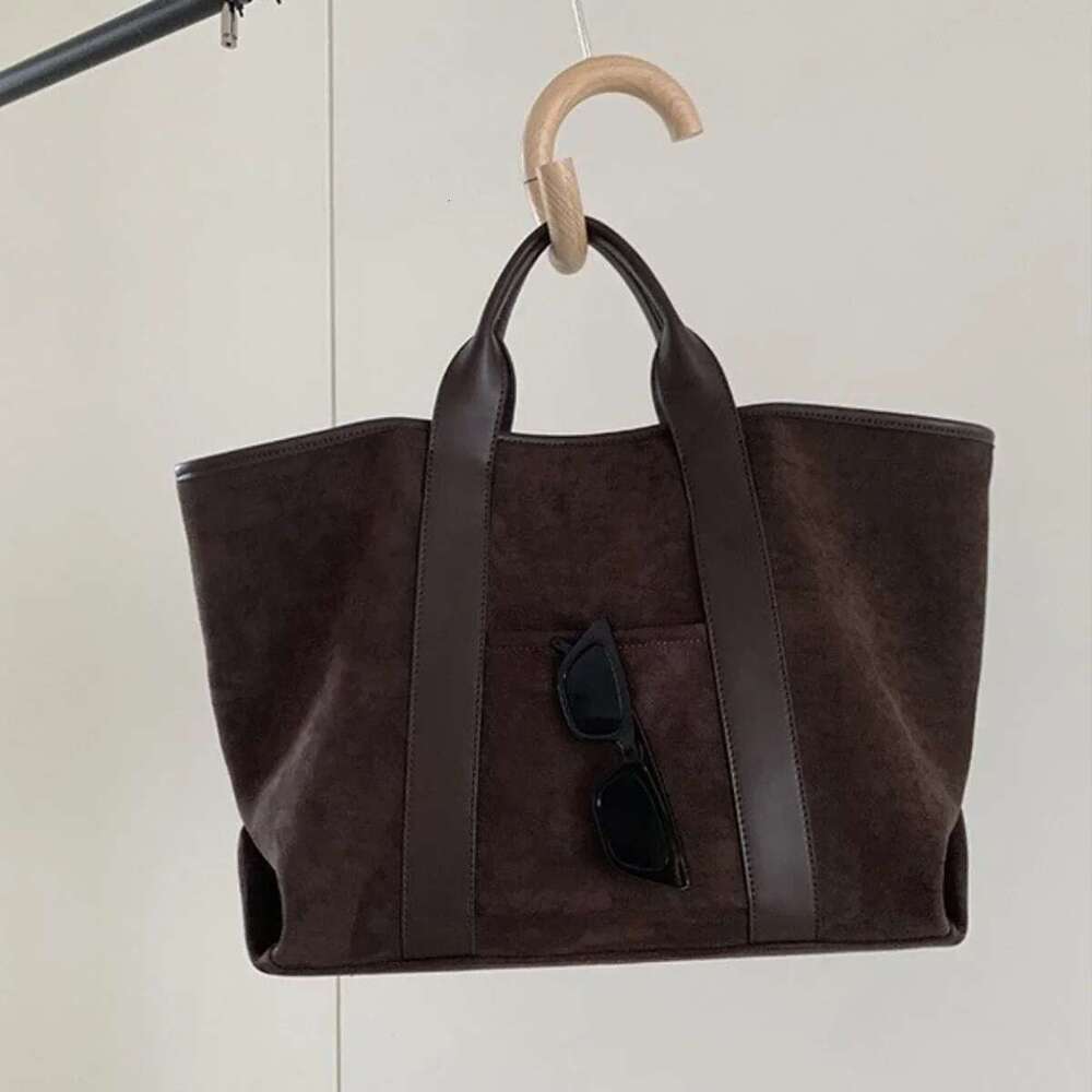 Luxury Designer Uniquely Designed Women's Suede Tote Simple Large Capacity Underarm Shoulder Bag, Suitable For Outdoor Play And Commuti