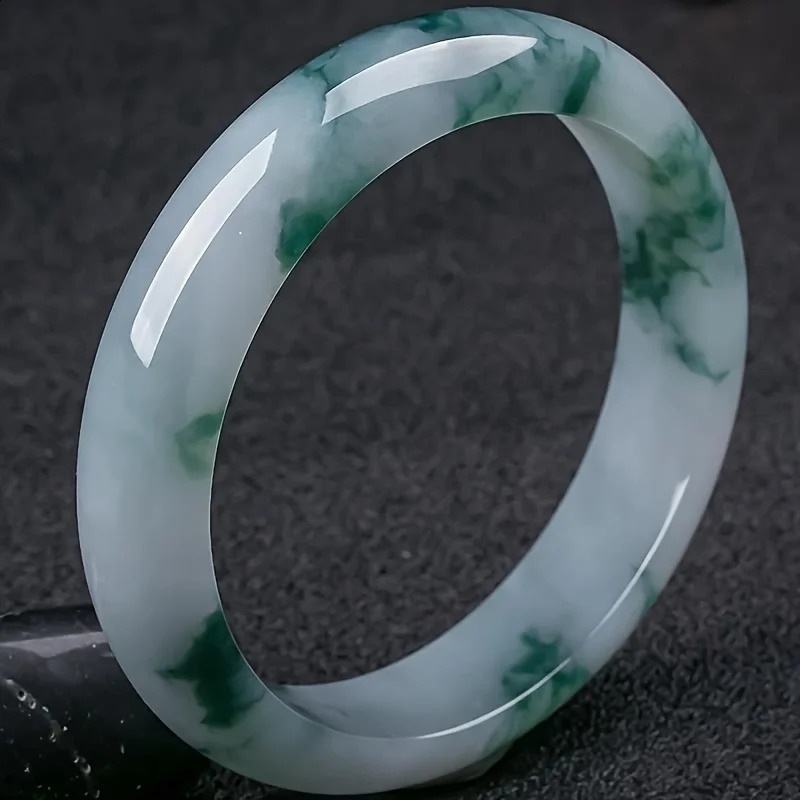 Ice Glutinous Rice Bracelet on White Background Round Classic Fashion Womens Jewelry 250424