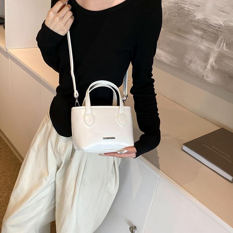 2025 New Designer Bag Free Delivery Shoes By Korean Casual Minimalist Texture Single Shoulder Hand-Held 2024 Summer Niche Design Crossbody Bucket Bag
