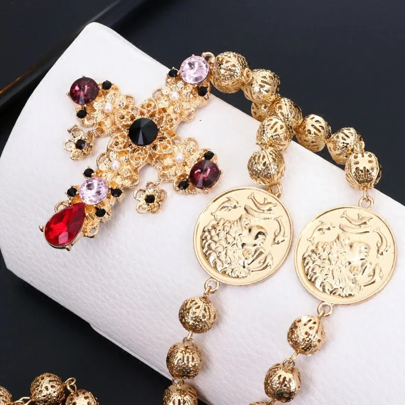 Baroque Cross Holloway Crystal Antique Necklace the leading style womens necklace in fashion shows sweater chain 250408CJ