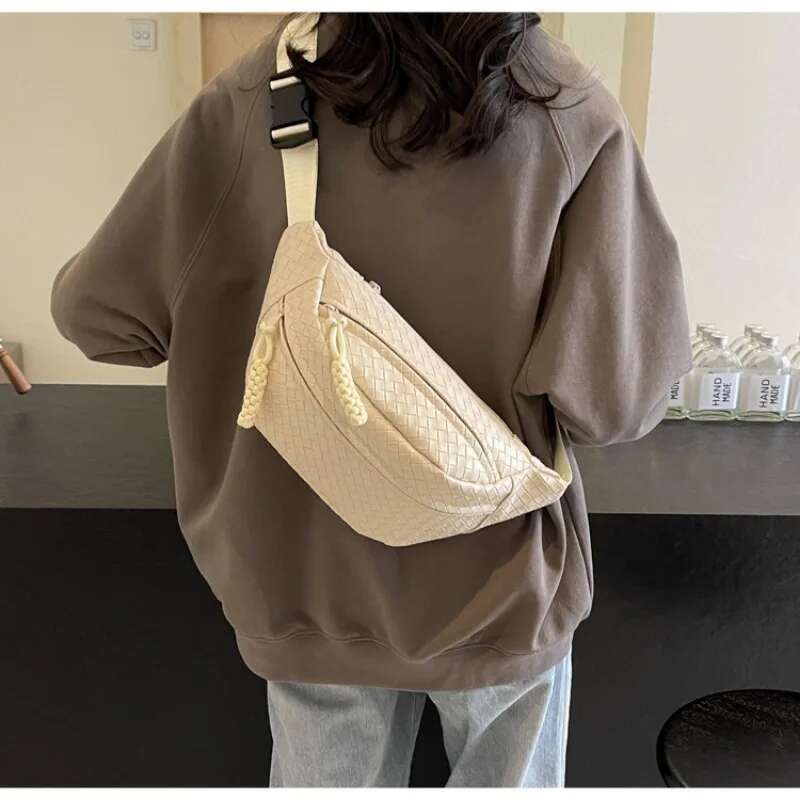 New Crossbody Chest With A High-End Feel, Retro And Niche Design, Super Popular Waist Bag, Sports Small Shoulder Bag