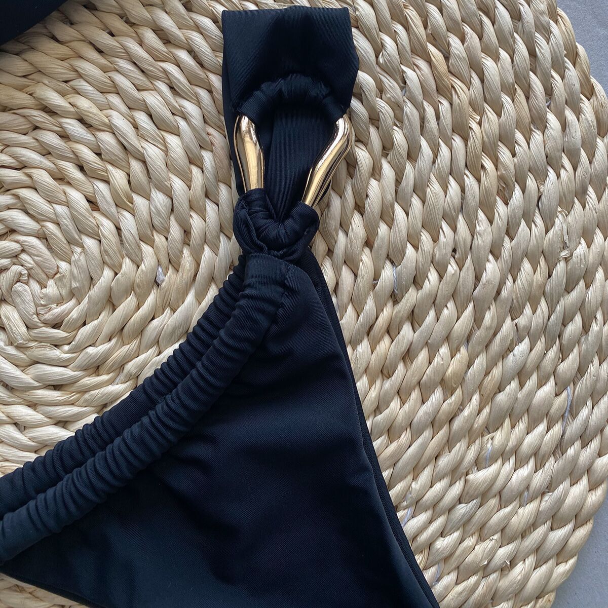 2025 Designer Low Waist Sexy Bikini High Fashion Solid Color Split Swimsuit Luxury Nylon Metal Cross Strap Beach Wear Party Swimsuit Bra