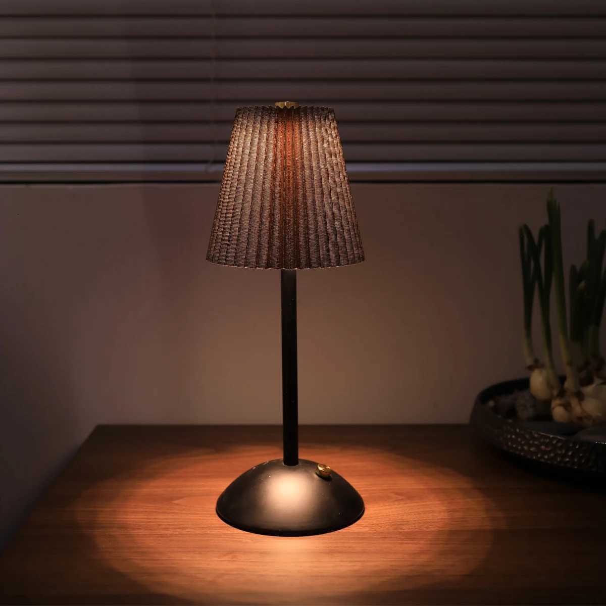 LED Nordic pleated desk lamp charging touch adjustable night light bedroom sleep light bar coffee shop decorative lightM251125