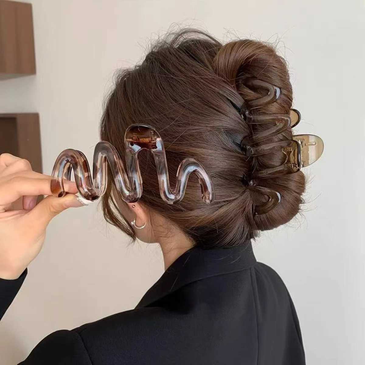 1 piece/2 pieces womens Y2K wave high gloss amber brown 11cm/4.33 inch large lightweight plastic hair clip elegant minimalismT250425