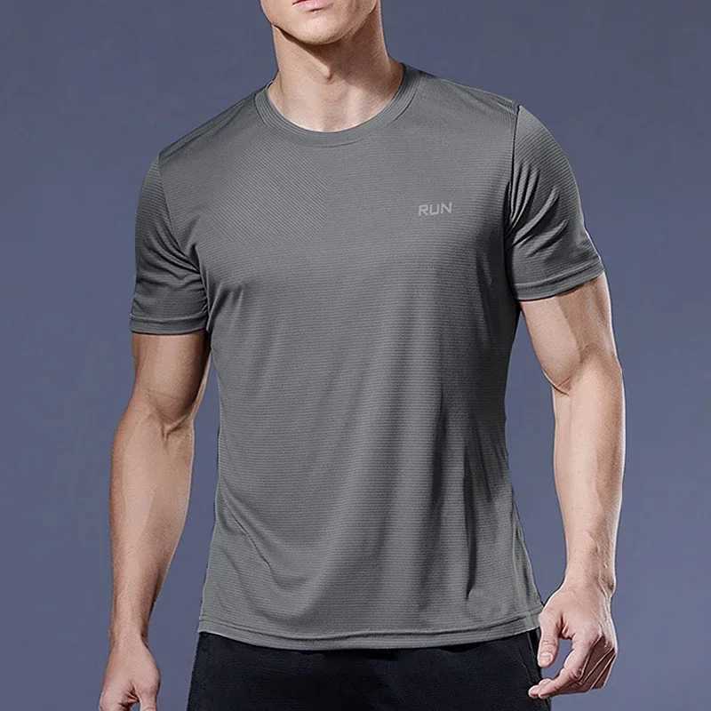 Summer high elasticity mens breathable ice silk shirt short sleeved casual top quick drying gym running shirt mens clothing W250425