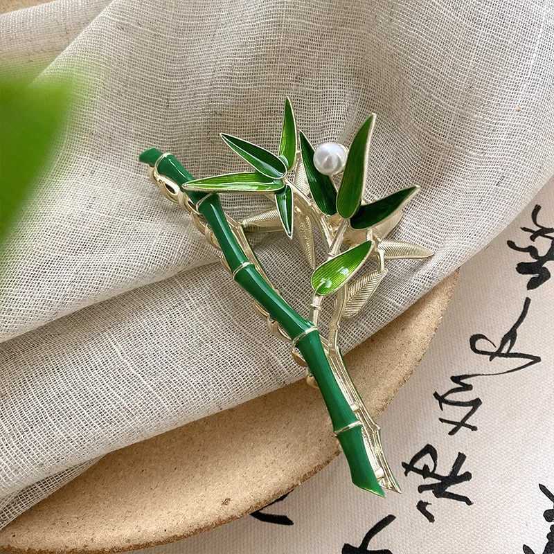 Retro green bamboo hair claw womens new fashion pearl ponytail claw clip pearl shark clip girl style decorative headwearT250425