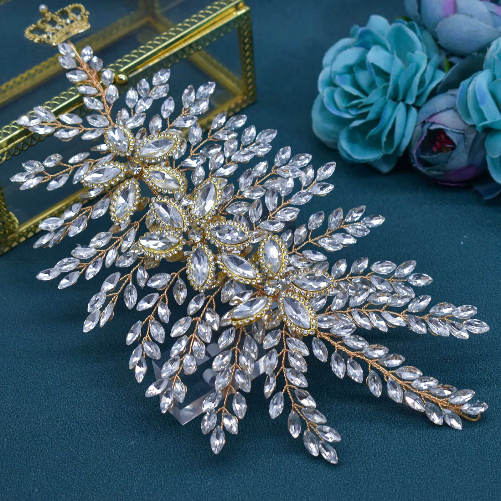 DZ012 Bridal Accessories Crystal Banquet Headdress Bridal Hair Jewelry Headpiece Gift Fashion Bridal Tiaras Baroque Hairbands 250420