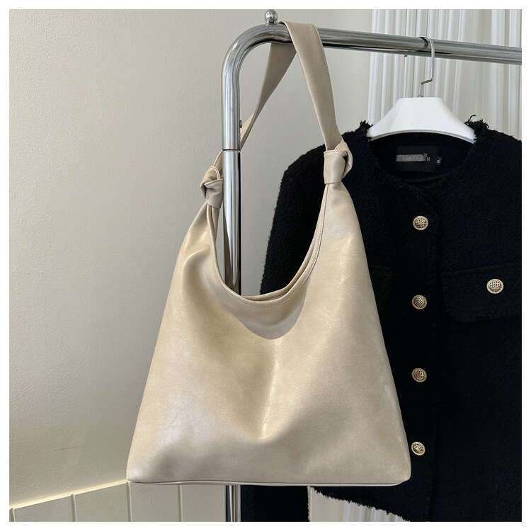 European and American fashion high-quality retro women's winter item niche design PU single shoulder underarm bag 2025 temperament versatile new 