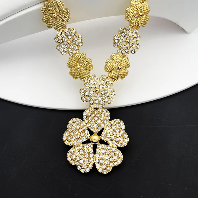 Dubai Nigeria Jewelry Sets For Women Five Petals Flower Pendant Necklace Earring Bracelet And Ring 250417