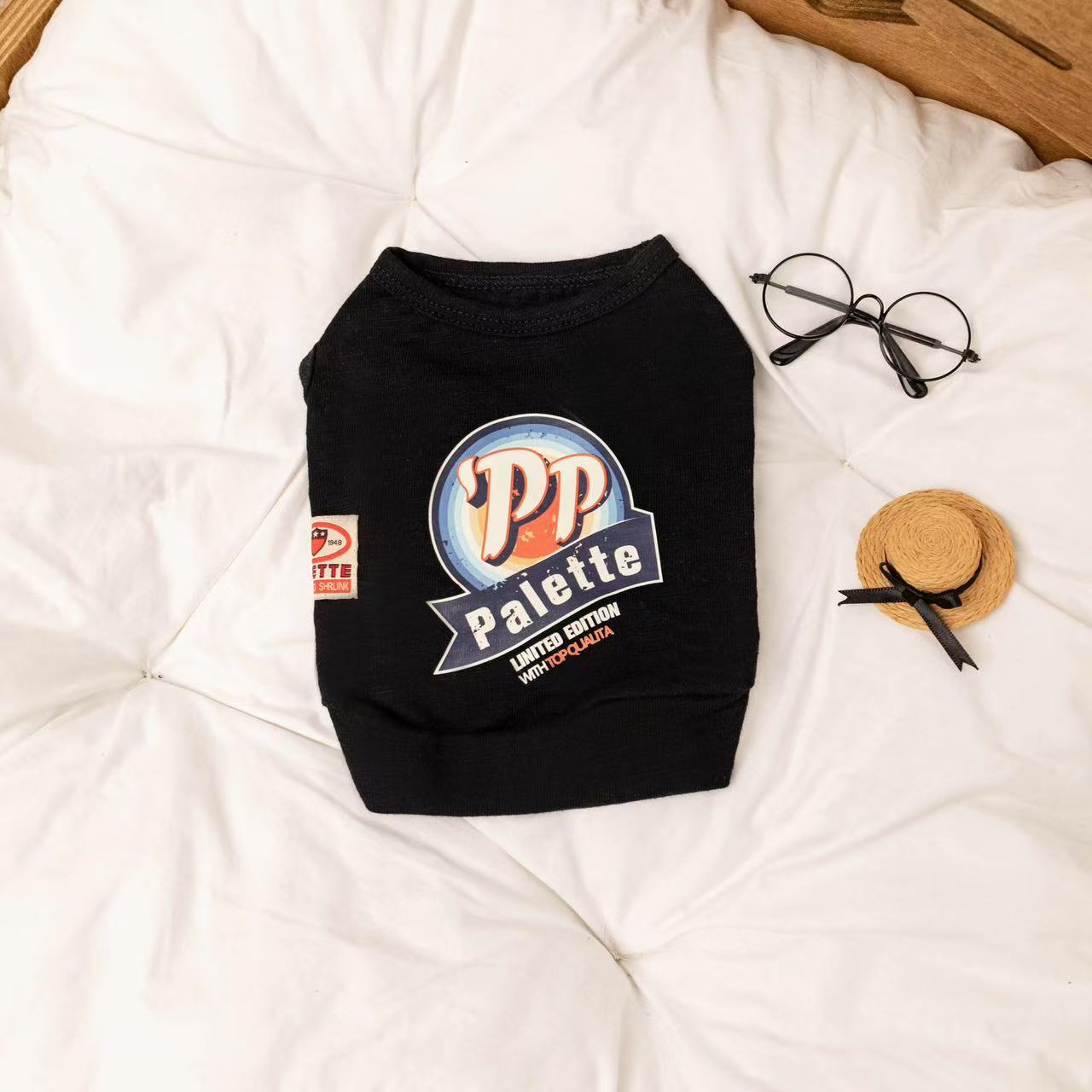 T00060Spring and Summer Pet Clothing Cats Dogs Internet Celebrity Destroyed Denim Star Pocket Sleeveless Sweatshirt