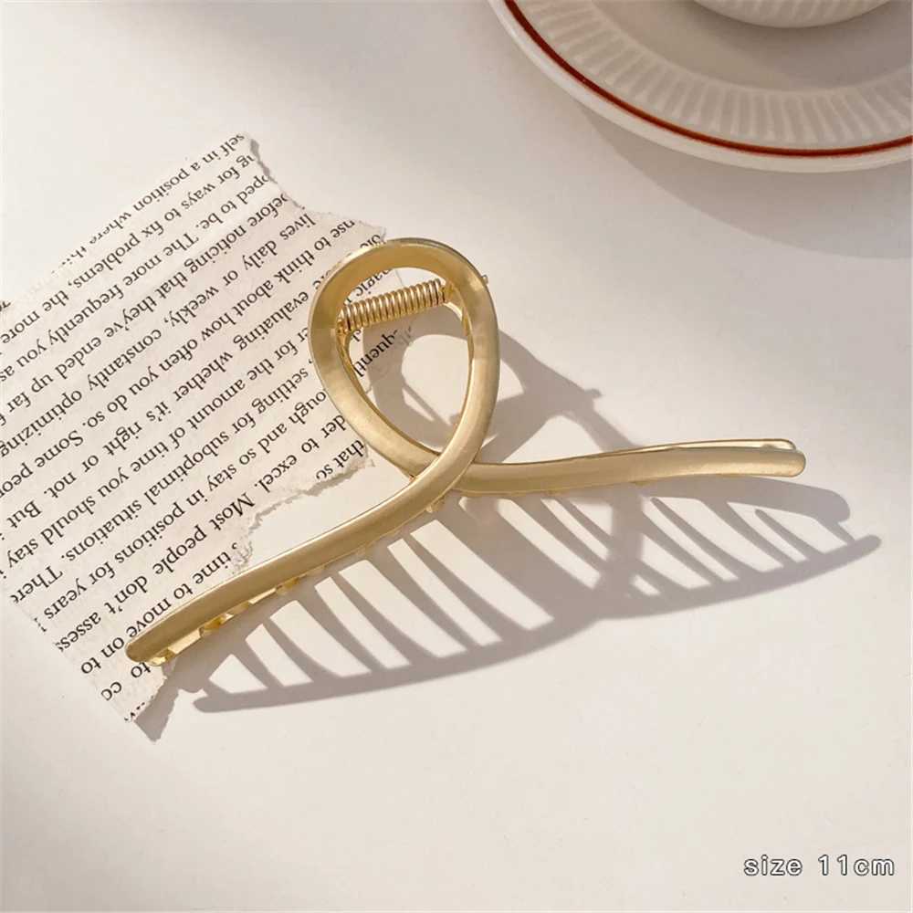 Metal hair claw crab clip suitable for girls Korean anti slip large geometric bucket shark clip hair clip pearl hair accessoriesT250425