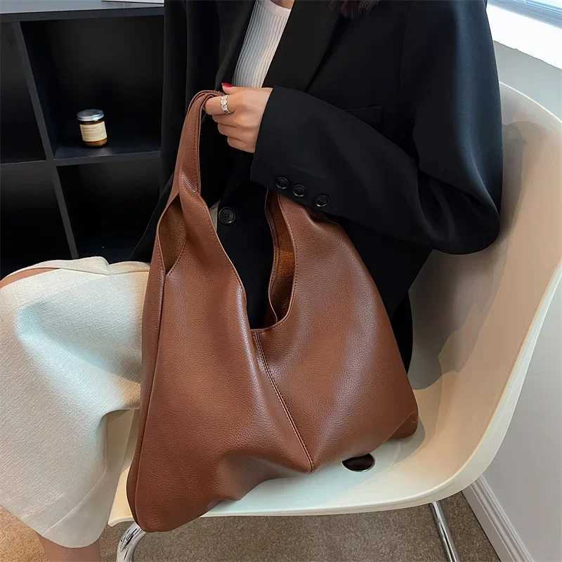 Large capacity womens handbag new fashion soft texture retro simple one shoulder student armpit handbag W250425