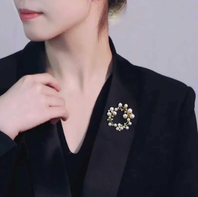 Trendy White Pearl Crystal Zircon Flower Brooch Pins For Women Girls Rhinestones Wreath Party Wedding Jewelry Gift 2024 J251125
