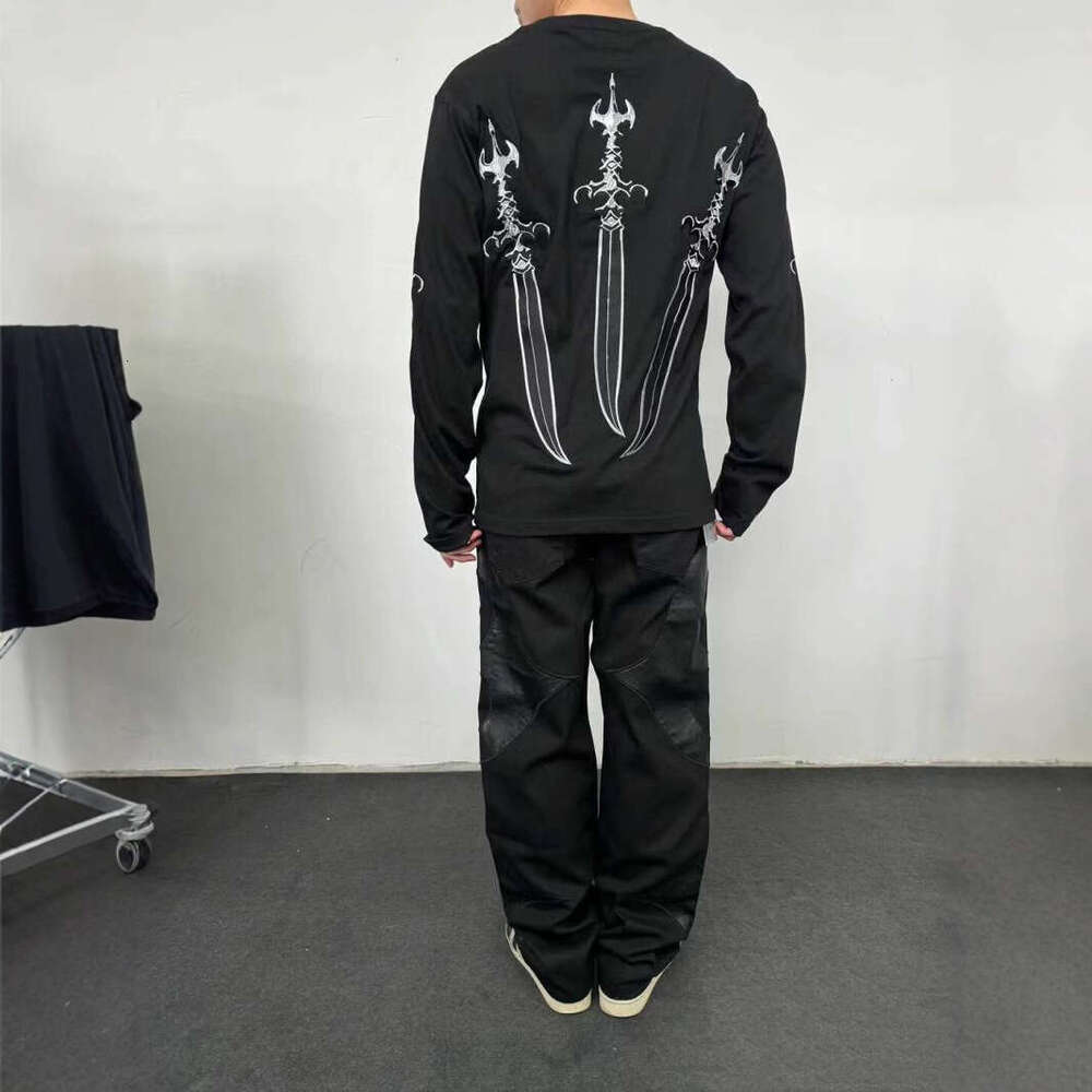 Ten thousand needle embroidery THUG CLUB and sword print long sleeved T-shirt trendy brand versatile casual loose base shirt for men