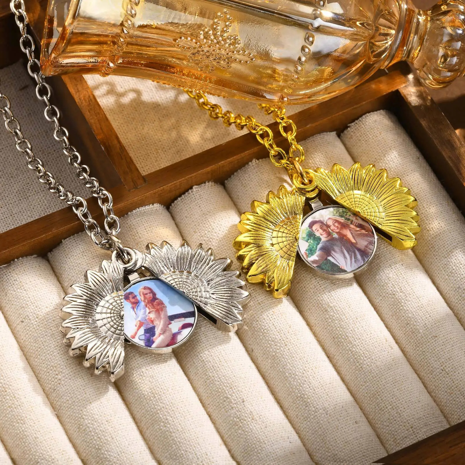 Personalized Locket Necklace With Picture Customized Gift Inspirational Sunflower Necklace Pendant for Women Girlfriend 250425