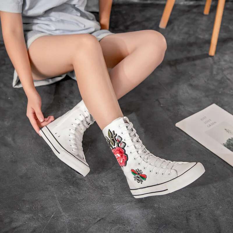 Spring and summer new medium-sized lace-up side zipper embroidered canvas casual fashion flat large size women's shoes