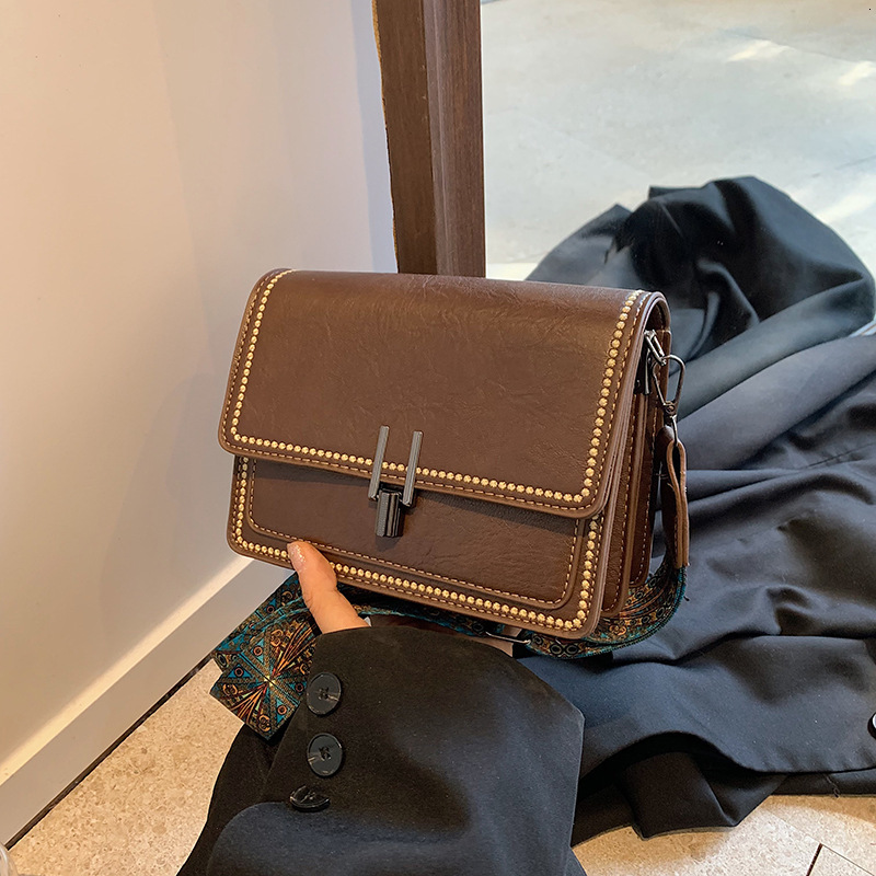 New Free Delivery Designer Shoes By 2025 Autumn Shoulder Crossbody Popular This Year, Niche Design Women's 2024 New Small Square Bag