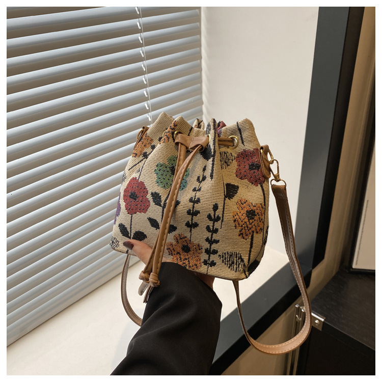 New Free Delivery Designer Shoes By 2025 2024 Autumn New Personalized Casual Popular Single Shoulder Ethnic Style Crossbody Drawstring Bucket Bag For 