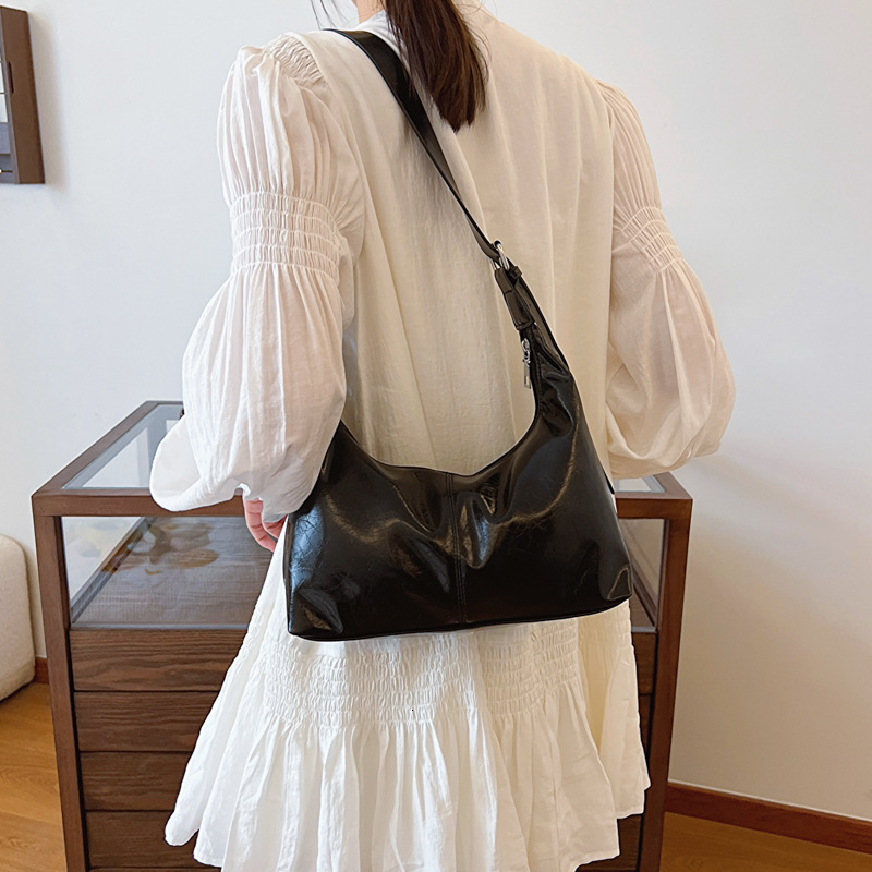 2025 New Designer Bag Free Delivery Shoes By Small Niche Design Large Capacity Shoulder Fashionable Commuting Tote 2024 Summer Simple Casual Crossbody