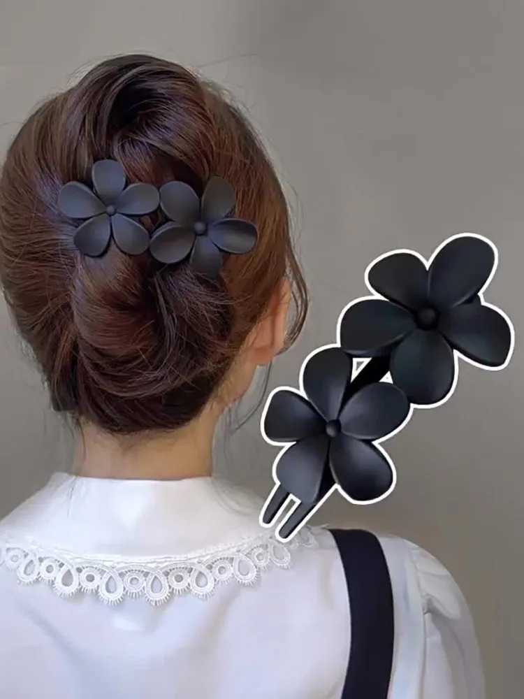 Summer new hair clip accessories elegant frosted butterfly flower bucket womens simple hair clip simple duckbill headbandT250425