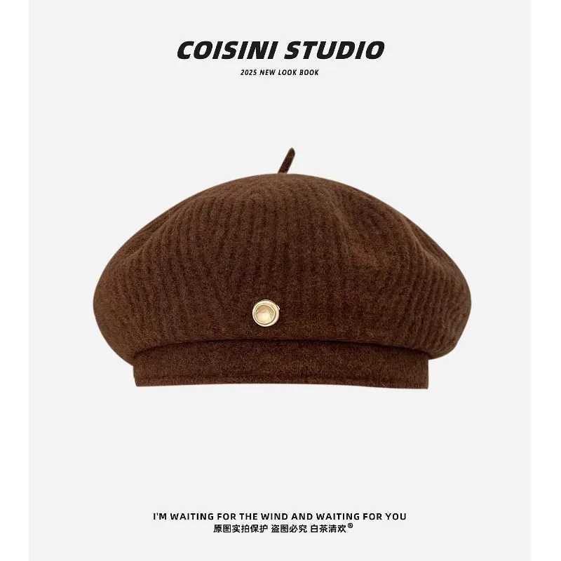 New High-quality Christmas Red Knitted Berets for Women Autumn Winter Travel Warm and Versatile Atmosphere Elegant Painter Hat J251125