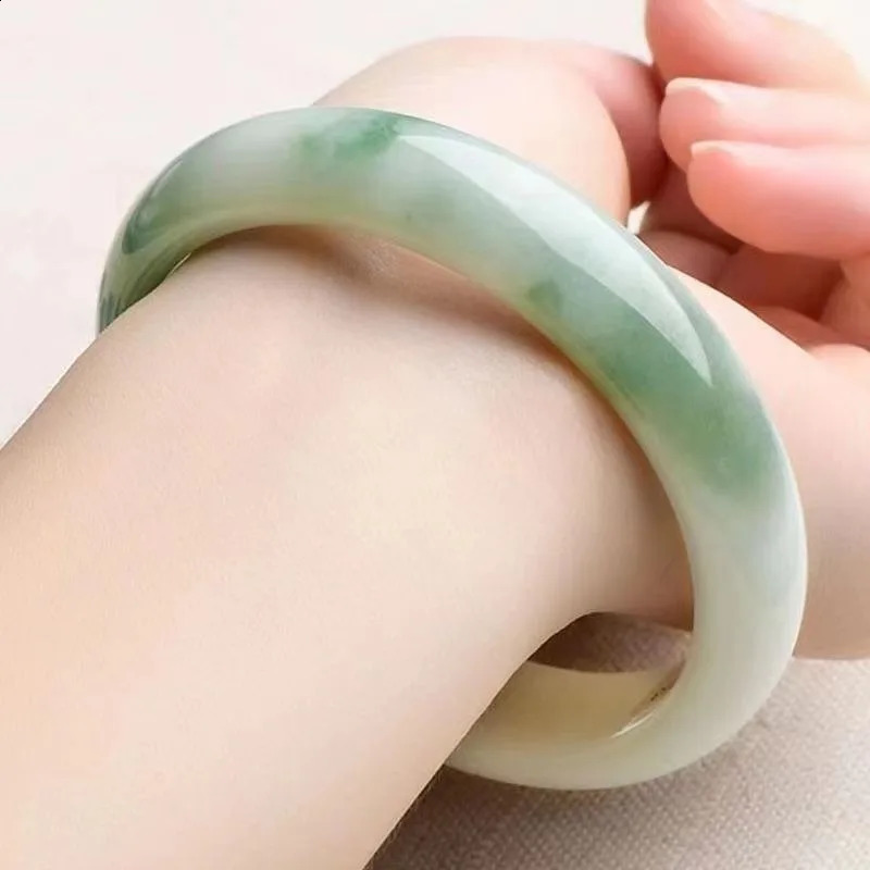 Piaohua Jade Bracelet As A Gift for Friends and Friend Jade Bracelet for Women 250424
