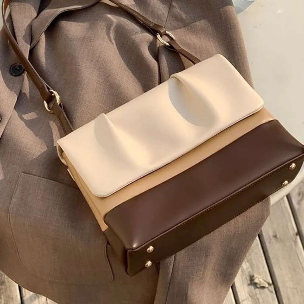 New Niche Design Fashionable Bucket High-End Exquisite Shoulder Daily Commuting Large Capacity Women's Bag