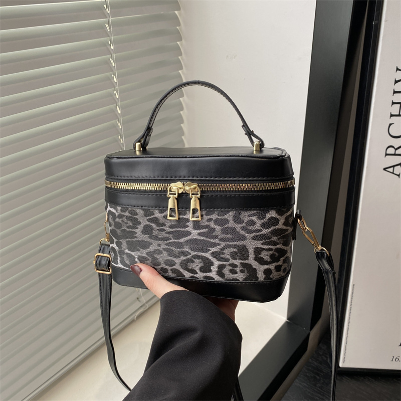 New Free Delivery Designer Shoes By 2025 New Korean High-End Cylindrical Bucket Splicing Contrasting Color Crossbody For Women Instagram Versatile Sho