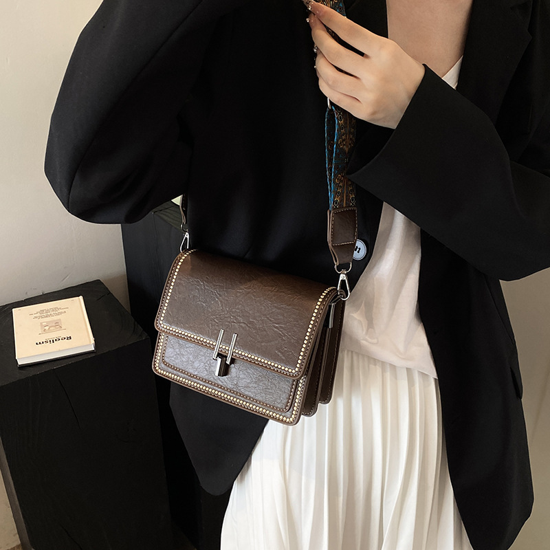 New Free Delivery Designer Shoes By 2025 Autumn Shoulder Crossbody Popular This Year, Niche Design Women's 2024 New Small Square Bag