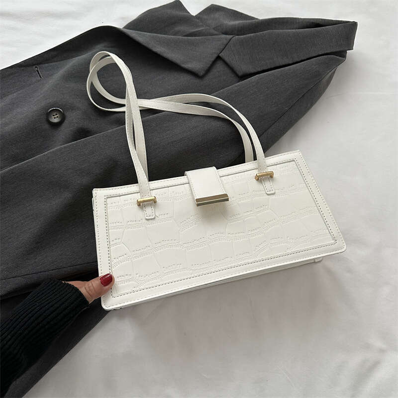 Fashionable and minimalist small square trendy commuting shoulder personalized armpit bag autumn new bag for women