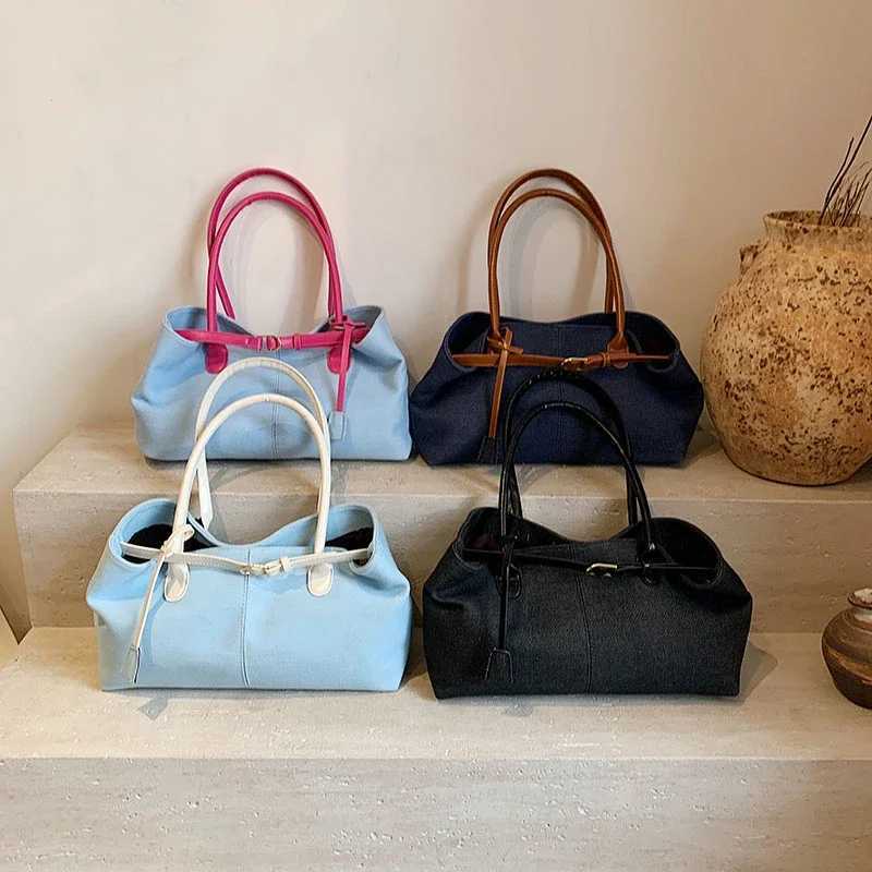 A simple and casual large capacity single shoulder handbag suitable for womens new fashion and universal handbags in 2025 W250421