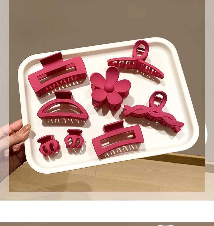 A set of 8 plastic hair clips including large hair clips simple hair clips and female hair accessories toolsT250425