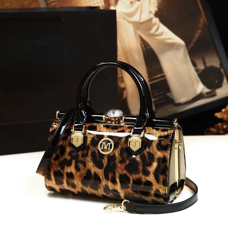 Spring and summer patent leather rhinestone flower buckle clip chain one-shoulder cross-body banquet dress daily women's bag