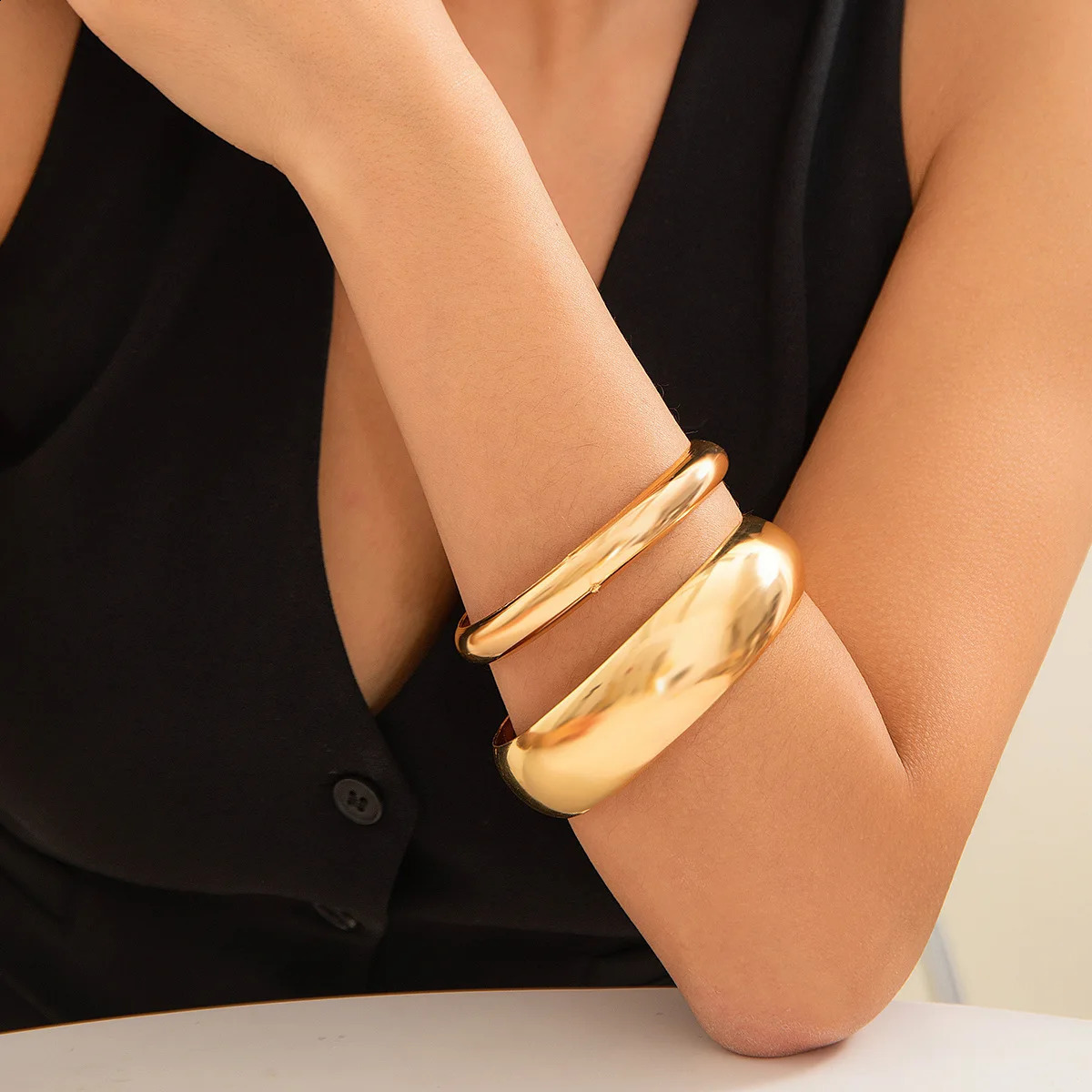 2 piecesset Exaggerated Punk Classic Gold Color Wide Bangles for Women Heavy Metal Bracelets Wedding Jewelry Accessories 250415