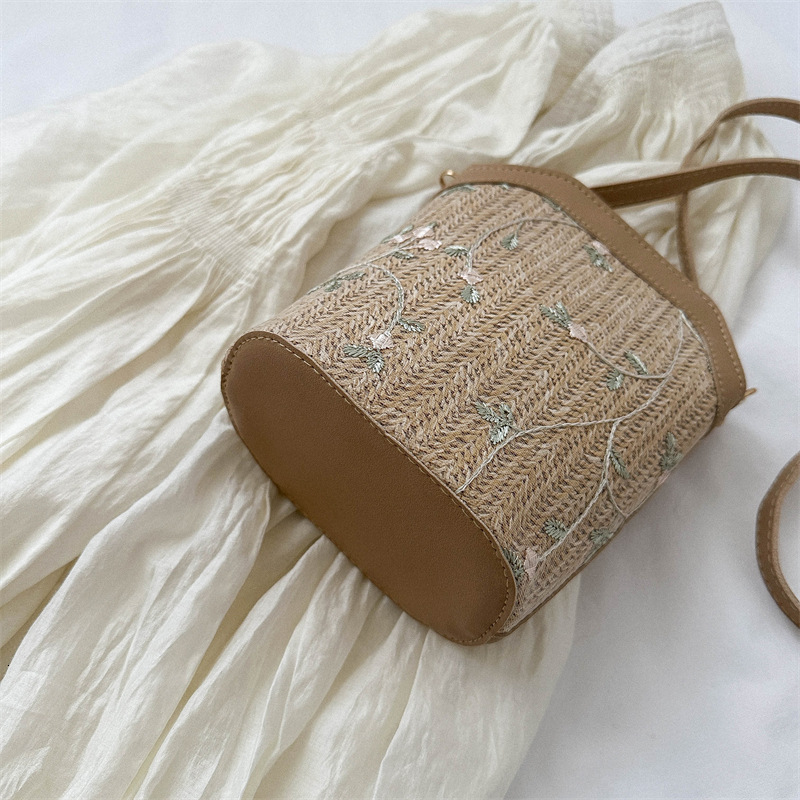 New Free Delivery Designer Shoes By 2025 This Year's Small For Women In Summer 2023 Trendy And Fashionable One Shoulder Crossbody Bag. It Is A Po
