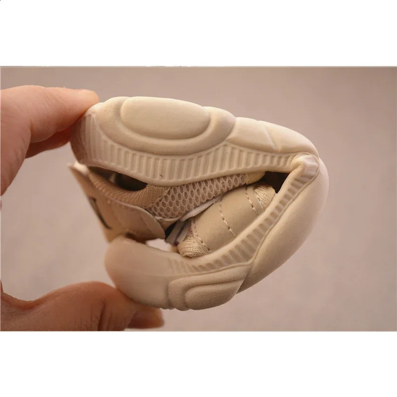 Summer childrens barefoot sandals boys soft soled beach shoes anti kick protective head childrens functional sandals 250424